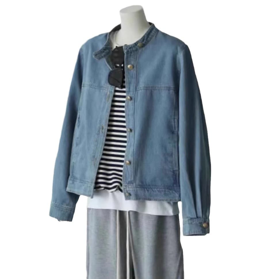 すっきりシルエットのスタンドカラーデニムジャケット